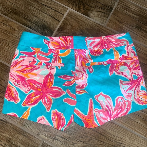Lilly Pulitzer women’s shorts - Picture 2 of 3